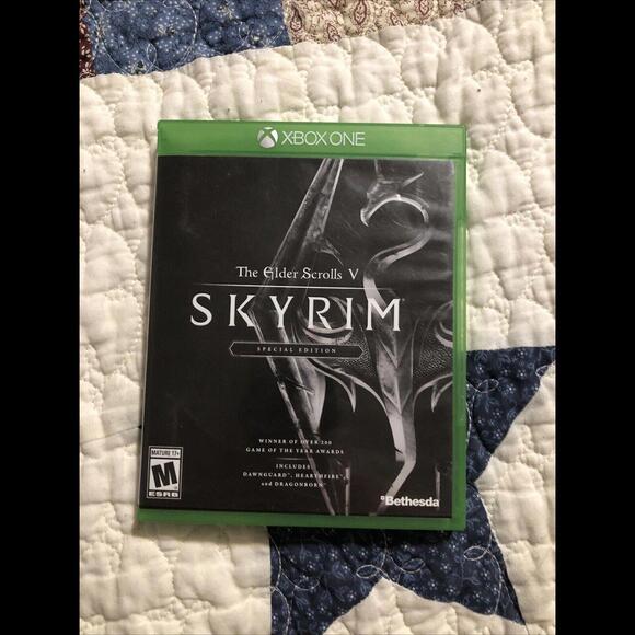 The Elder Scrolls V: Skyrim - Special Edition - Microsoft Xbox One w/ Map - Picture 1 of 5